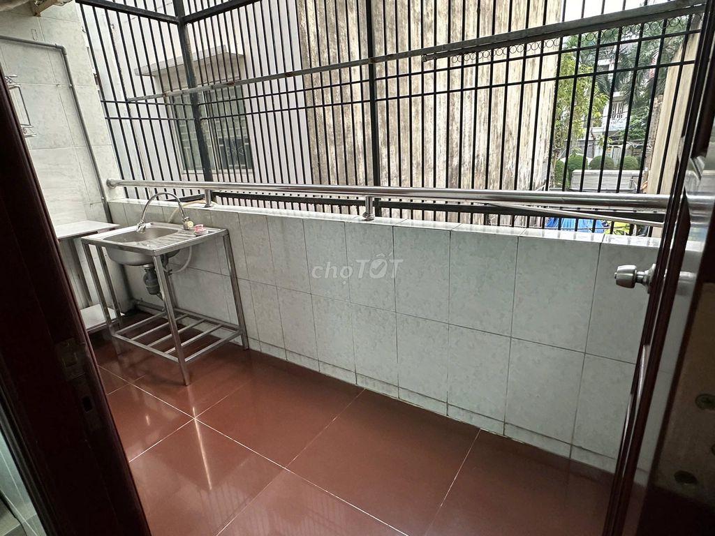 Phòng gần cổng ĐH Văn Lang, full men, full nội thất, có BAN CÔNG
