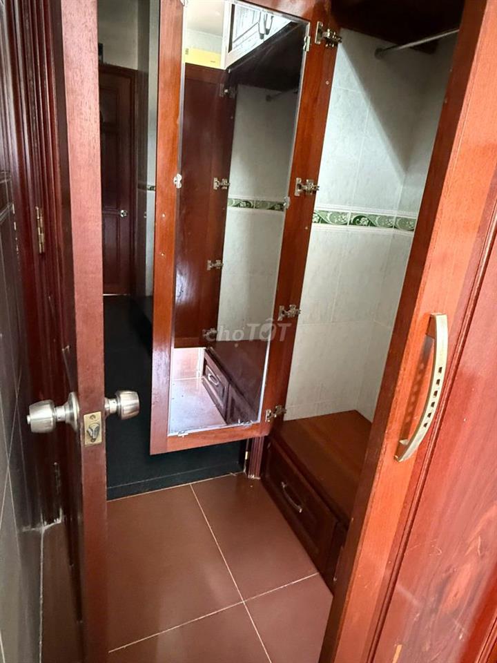 Phòng gần cổng ĐH Văn Lang, full men, full nội thất, có BAN CÔNG