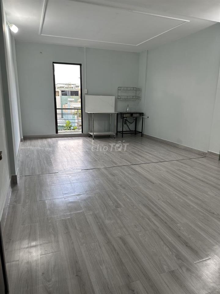 Phòng rất rộng, mặt tiền Bình Lợi, lầu 3, có BAN CÔNG lớn