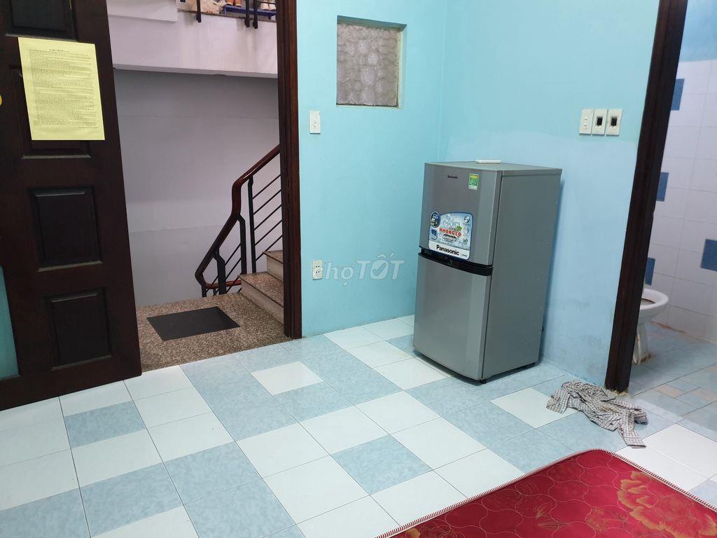 Phòng đối diện sthị Emart PVTrị, gần ĐH CNghiệp, lầu 2, full nội thất