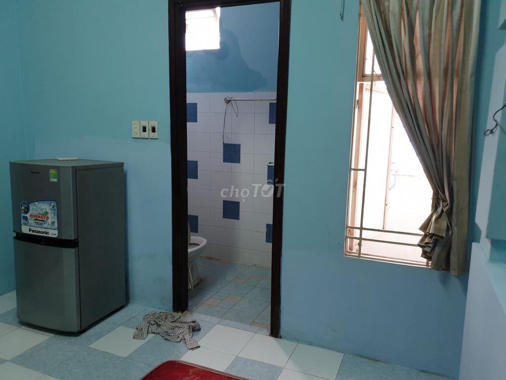 Phòng đối diện sthị Emart PVTrị, gần ĐH CNghiệp, lầu 2, full nội thất