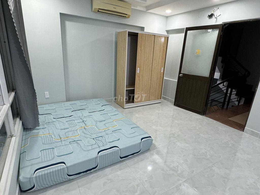 Phòng sát công viên Lê Văn Tám, full nội thất, ngay lầu 1