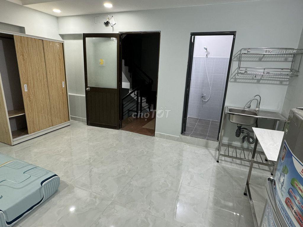 Phòng sát công viên Lê Văn Tám, full nội thất, ngay lầu 1