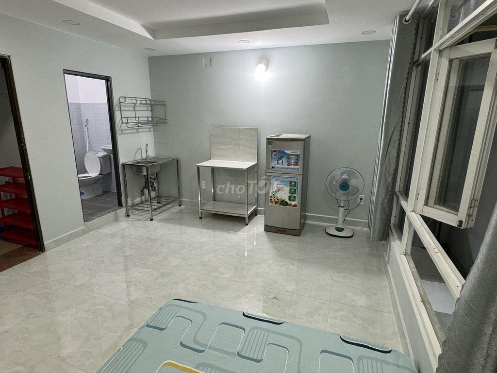 Phòng sát công viên Lê Văn Tám, full nội thất, ngay lầu 1