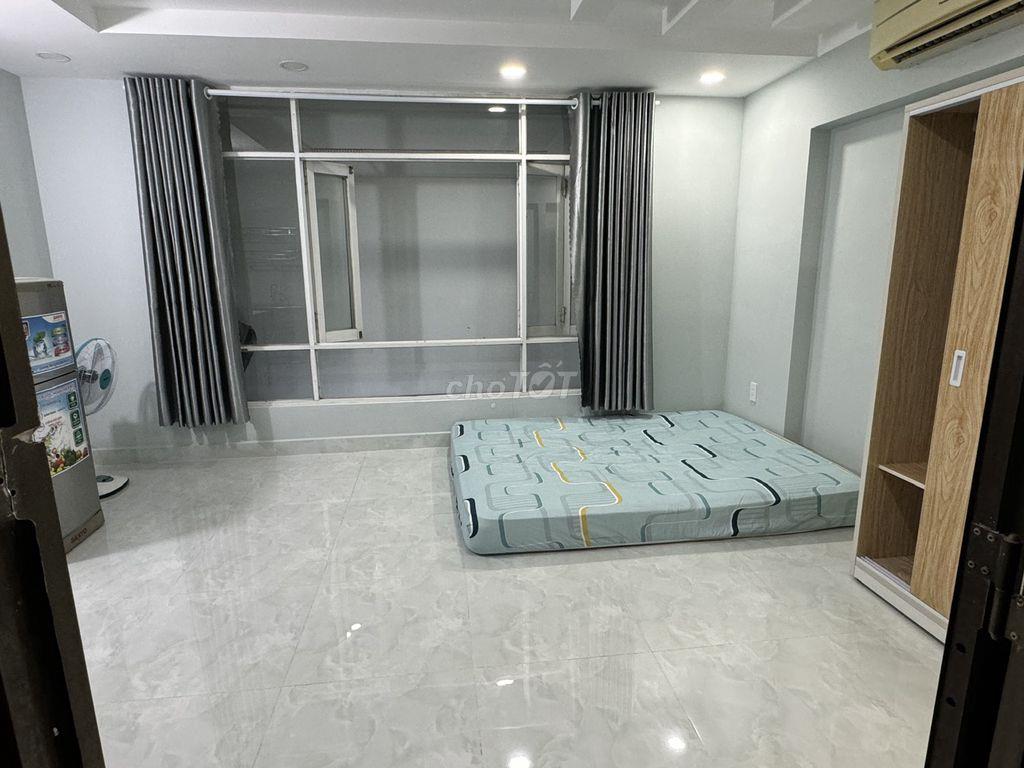 Phòng sát công viên Lê Văn Tám, full nội thất, ngay lầu 1