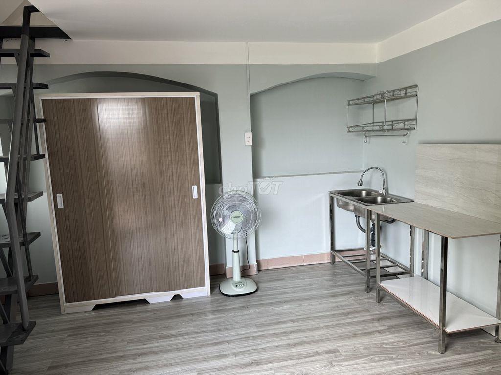 Phòng trong biệt thự Bình Lợi, full nội thất, có BAN CÔNG + GÁC rộng