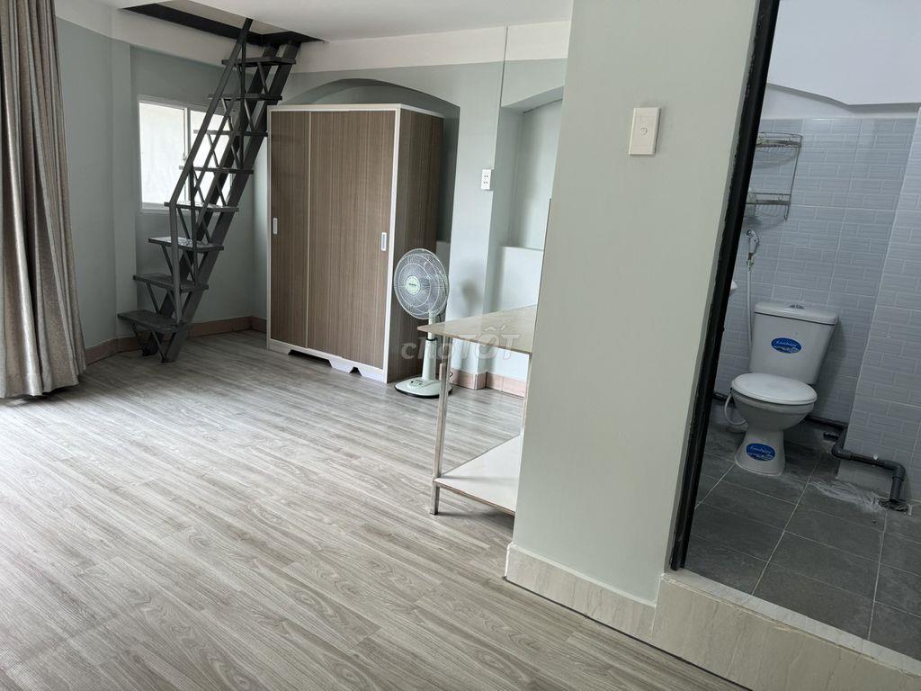 Phòng trong biệt thự Bình Lợi, full nội thất, có BAN CÔNG + GÁC rộng