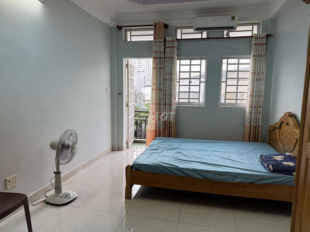 Phòng ngay cầu Băng Ky (Nơ Trang Long), full nội thất, có ban công lớn