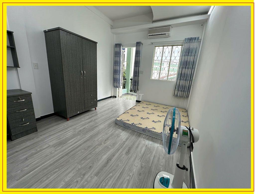 Phòng ngay ngã 5 Bình Hoà, full nội thất, rộng, có BAN CÔNG, nên thơ
