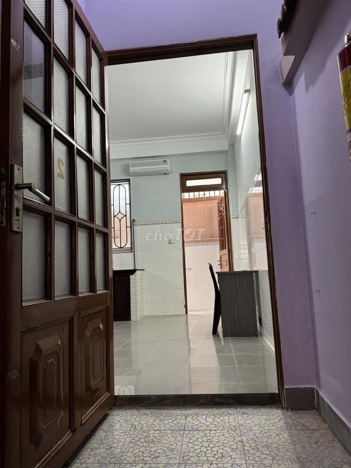 Phòng rộng, trong biệt thự Bình Lợi, full nội thất, ngay tầng trệt