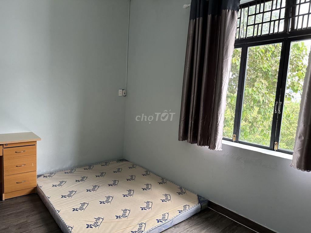 Phòng ngay cổng ĐH Văn Lang, full nội thất, cửa sổ bao thoáng