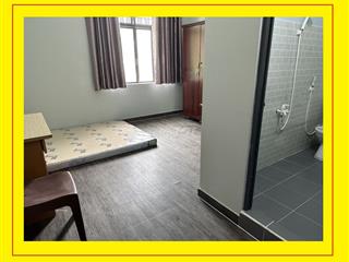 Phòng ngay cổng ĐH Văn Lang, full nội thất, cửa sổ bao thoáng