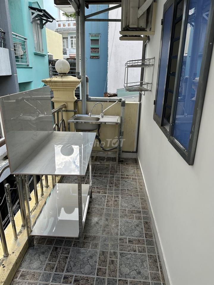 Phòng XVNT, gần ĐH GTVT, có ban công, full nội thất