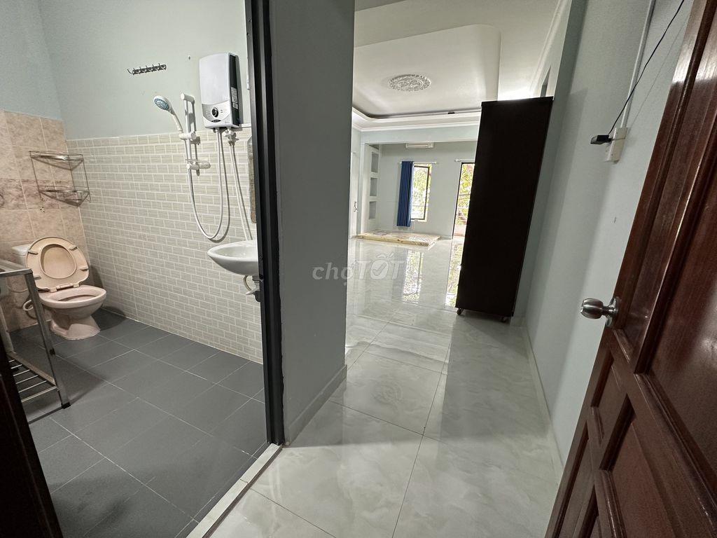 Phòng siu rộng Đặng Thuỳ Trâm, ngay cổng ĐH Văn Lang, full nội thất
