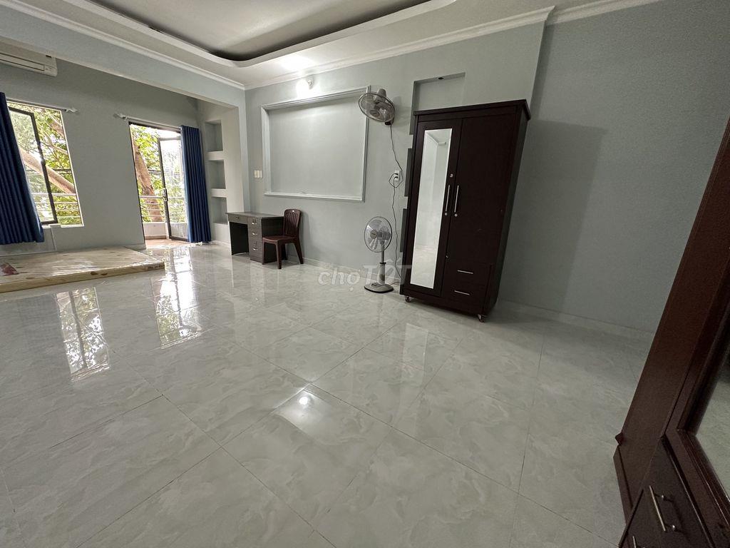 Phòng siu rộng Đặng Thuỳ Trâm, ngay cổng ĐH Văn Lang, full nội thất