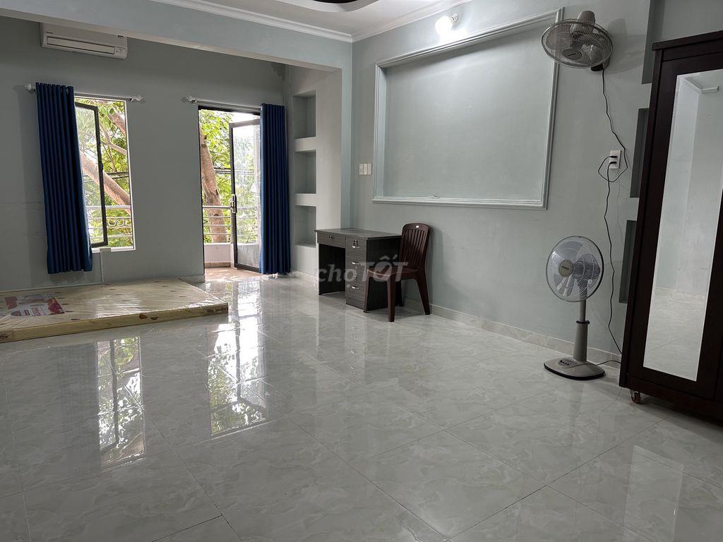 Phòng siu rộng Đặng Thuỳ Trâm, ngay cổng ĐH Văn Lang, full nội thất