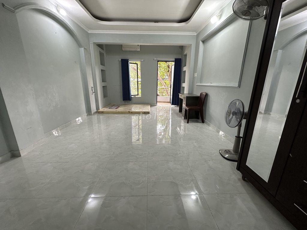 Phòng siu rộng Đặng Thuỳ Trâm, ngay cổng ĐH Văn Lang, full nội thất