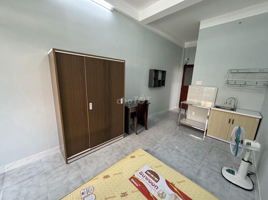 Phòng đầu NTLong, gần BV Ung Bứu, có ban công, full nội thất