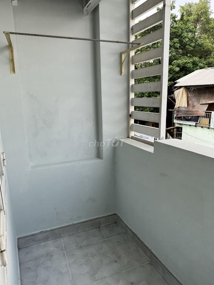 Phòng đầu NTLong, gần BV Ung Bứu, có ban công, full nội thất
