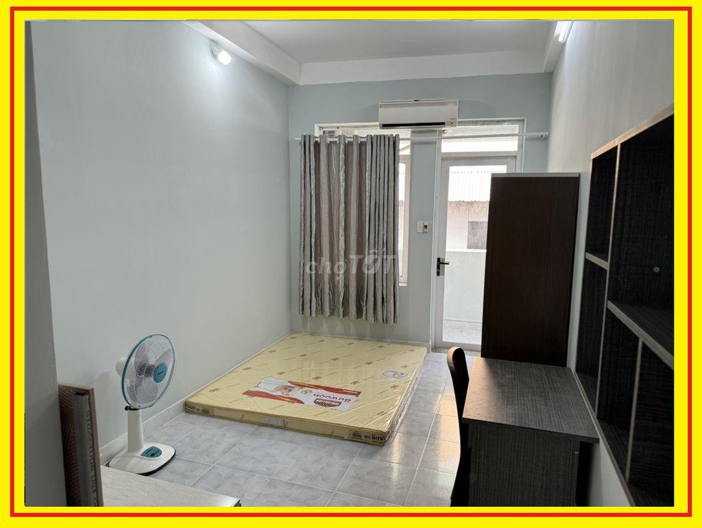 Phòng đầu NTLong, gần BV Ung Bứu, có ban công, full nội thất