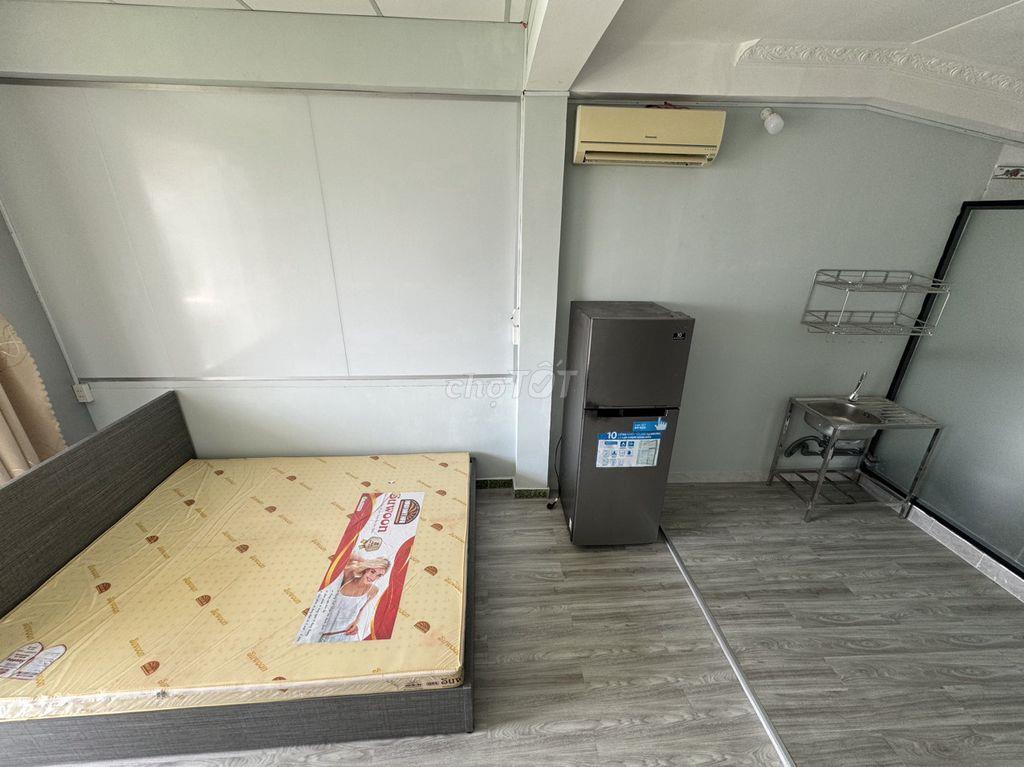 Phòng ngay cầu Băng Ky (Nơ Trang Long), full nội thất, lầu 4