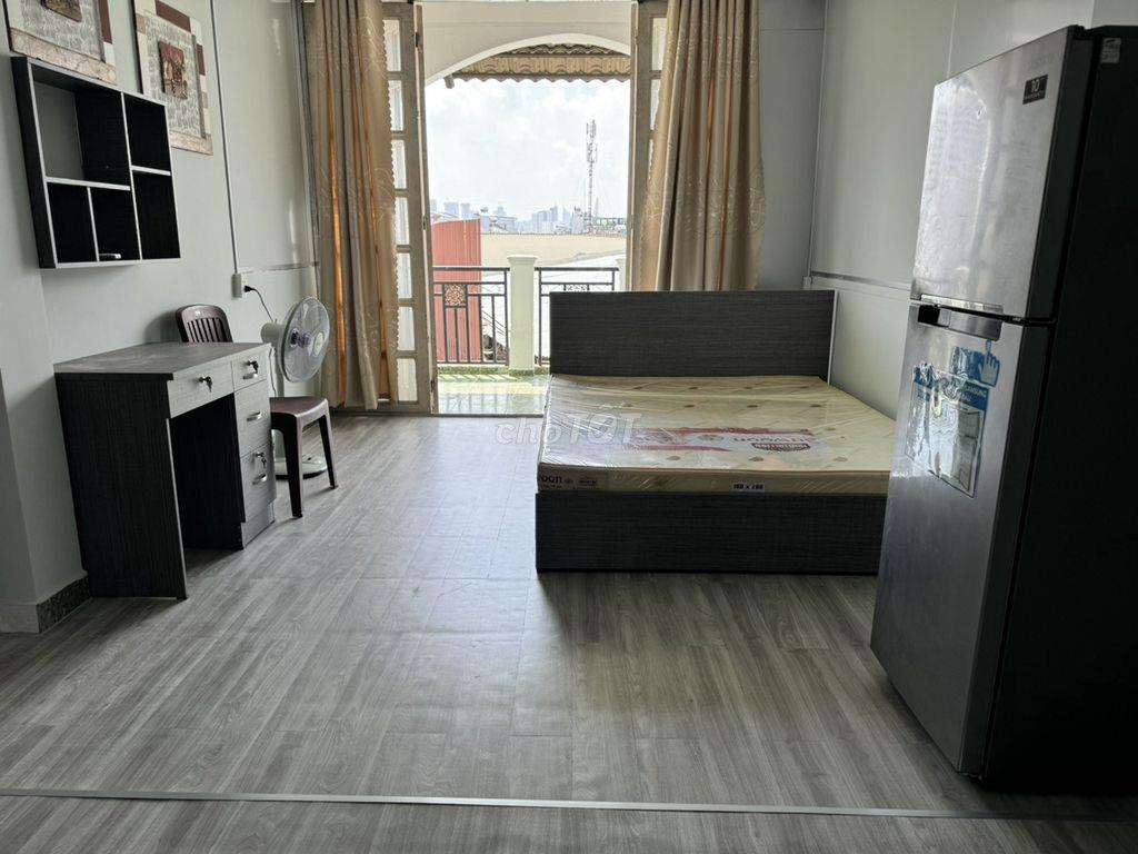 Phòng ngay cầu Băng Ky (Nơ Trang Long), full nội thất, lầu 4