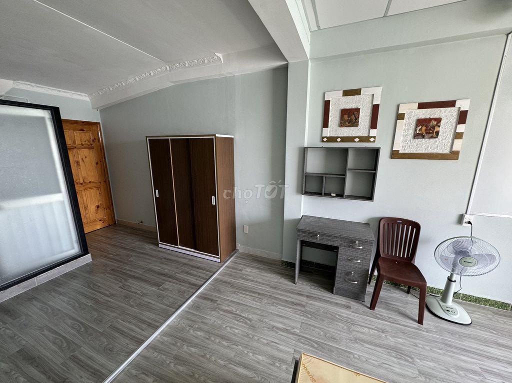 Phòng ngay cầu Băng Ky (Nơ Trang Long), full nội thất, lầu 4