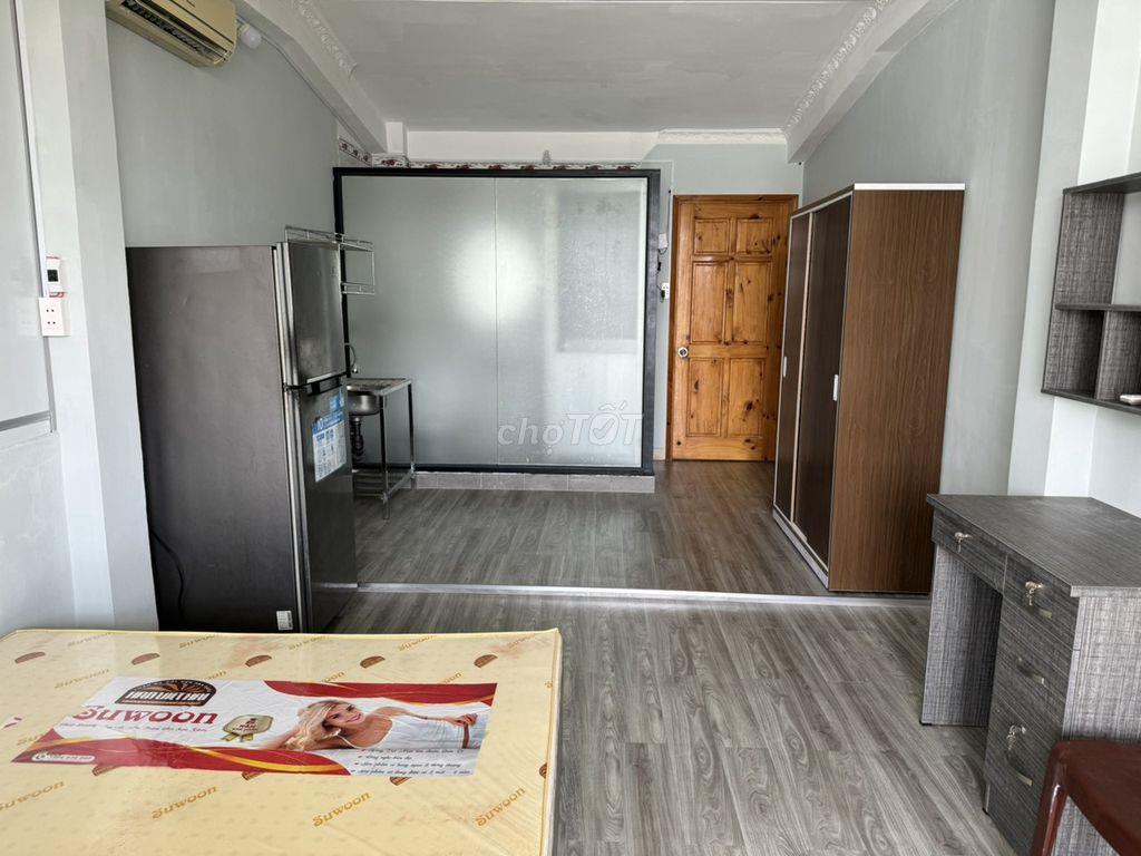 Phòng ngay cầu Băng Ky (Nơ Trang Long), full nội thất, lầu 4