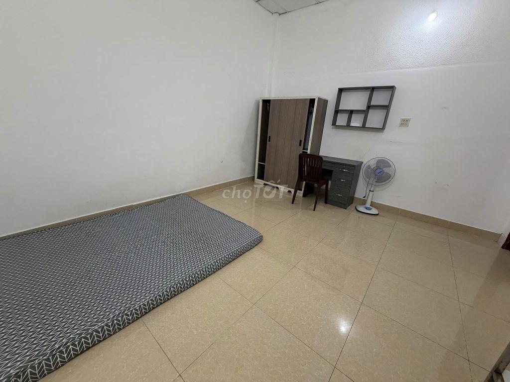 Phòng XVNT, gần ĐH GTVT, rộng, full nội thất