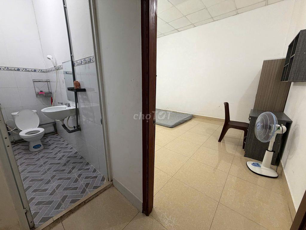 Phòng XVNT, gần ĐH GTVT, rộng, full nội thất