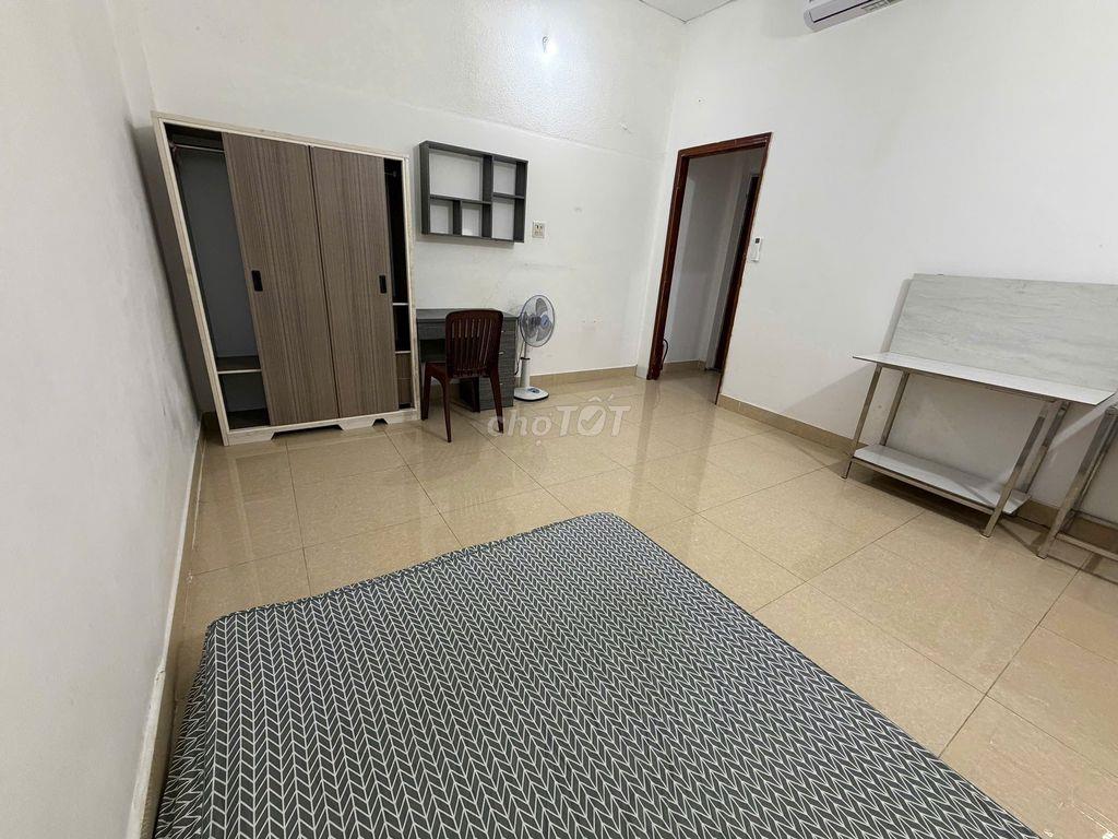 Phòng XVNT, gần ĐH GTVT, rộng, full nội thất