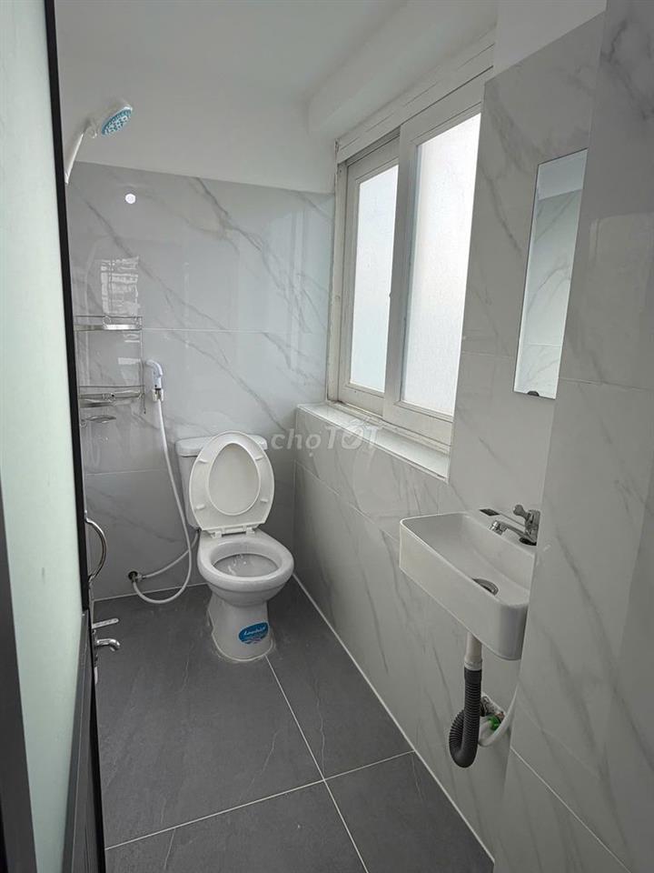 Phòng LQĐịnh, gần ĐH Công Nghiệp, đủ nội thất,có ban công lớn,thoáng