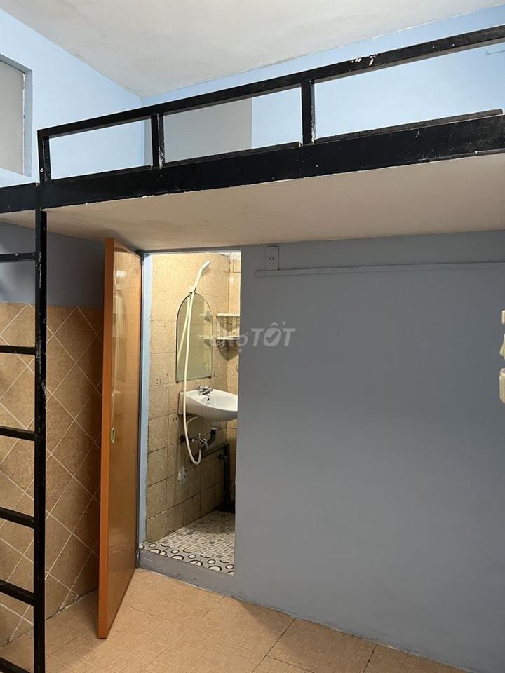 Phòng Nơ Trang Long ngay gần cầu Bình Lợi, WC riêng, giờ giấc tự do