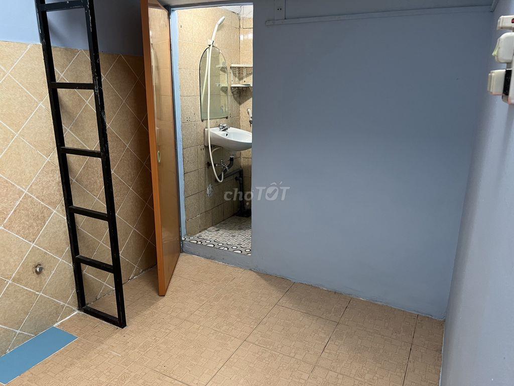 Phòng Nơ Trang Long ngay gần cầu Bình Lợi, WC riêng, giờ giấc tự do