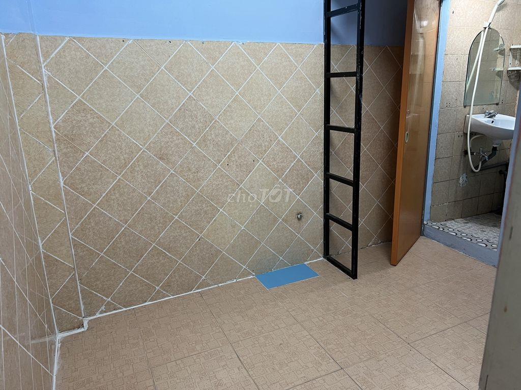 Phòng Nơ Trang Long ngay gần cầu Bình Lợi, WC riêng, giờ giấc tự do