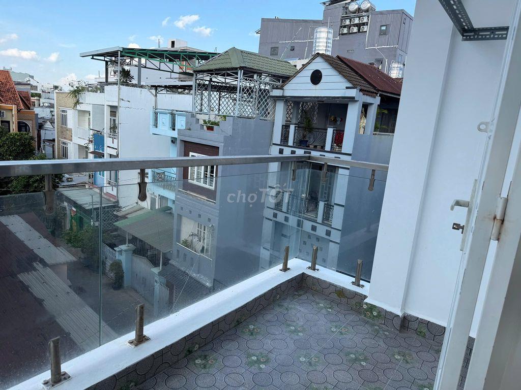 Phòng Lê Quang Định khúc gần Phạm Văn Đồng, có BAN CÔNG, full nội thất