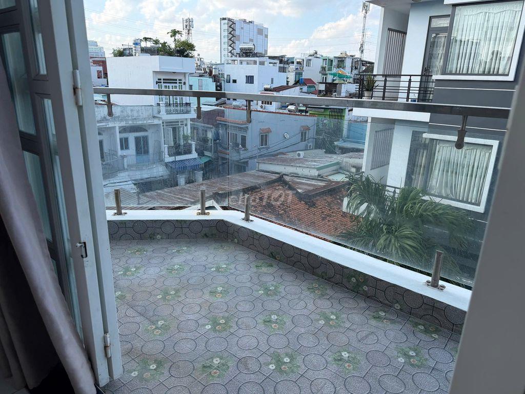 Phòng Lê Quang Định khúc gần Phạm Văn Đồng, có BAN CÔNG, full nội thất