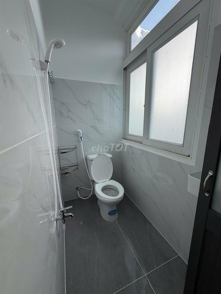 Phòng Lê Quang Định khúc gần Phạm Văn Đồng, có BAN CÔNG, full nội thất