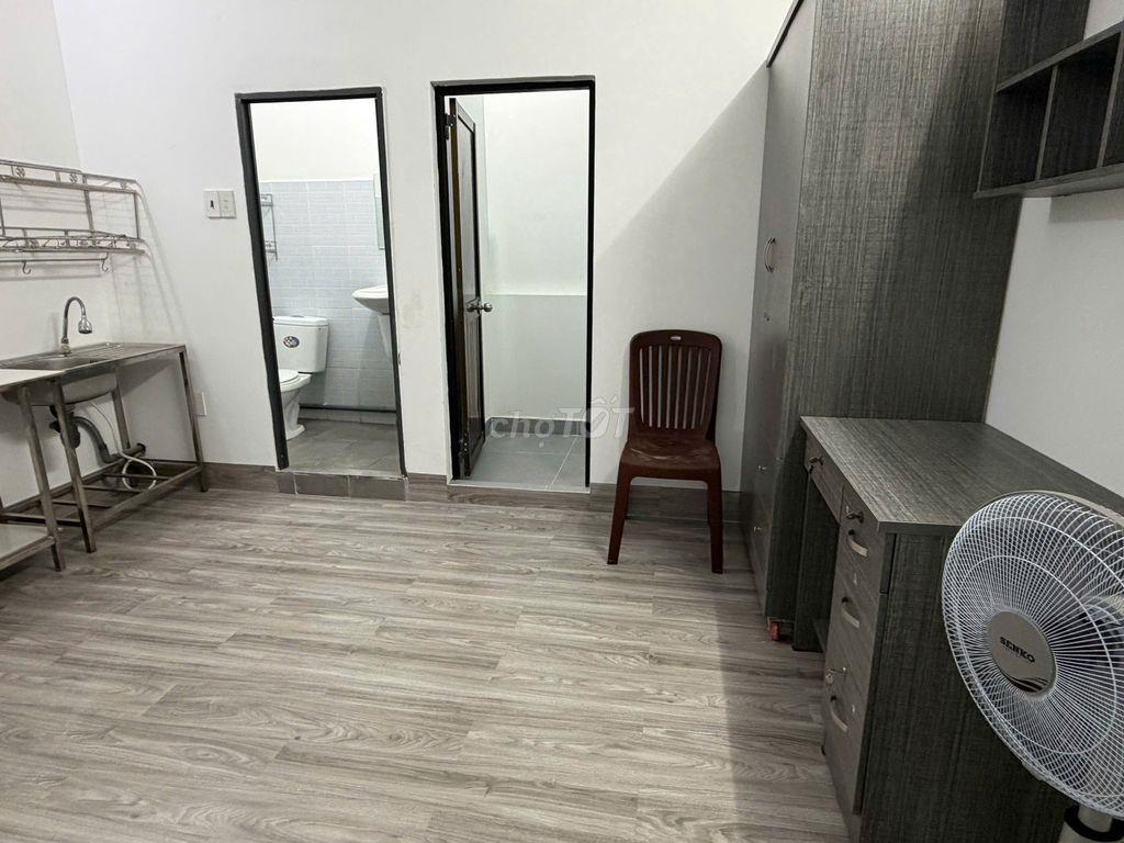 Phòng cho NỮ thuê, trong biệt thự Bình Lợi, full nội thất, có BAN CÔNG