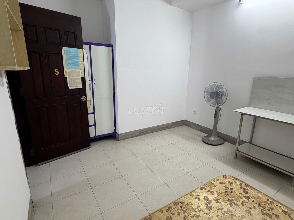 Phòng cho 1 NỮ, trong biệt thự Bình Lợi, full nội thất