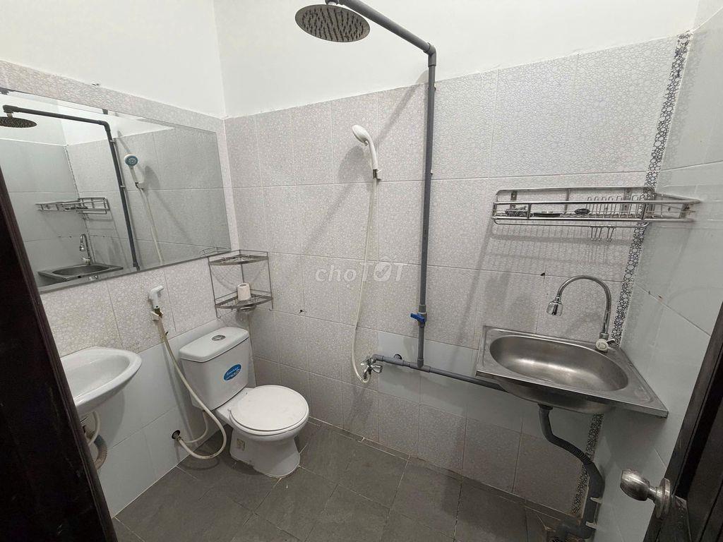 Phòng cho 1 NỮ, trong biệt thự Bình Lợi, full nội thất