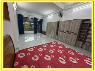 Phòng rộng, Đặng Thuỳ Trâm, full nội thất, có ban công