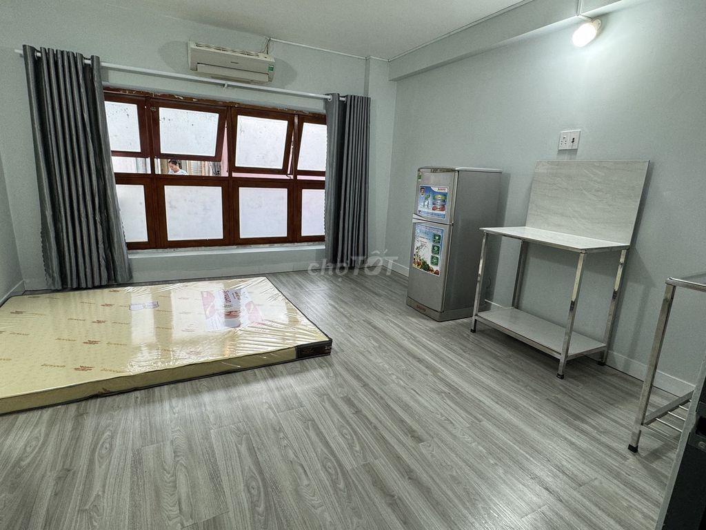 Phòng t.tâm Q1, gần công viên Lê Văn Tám, full nội thất, ngay lầu 1