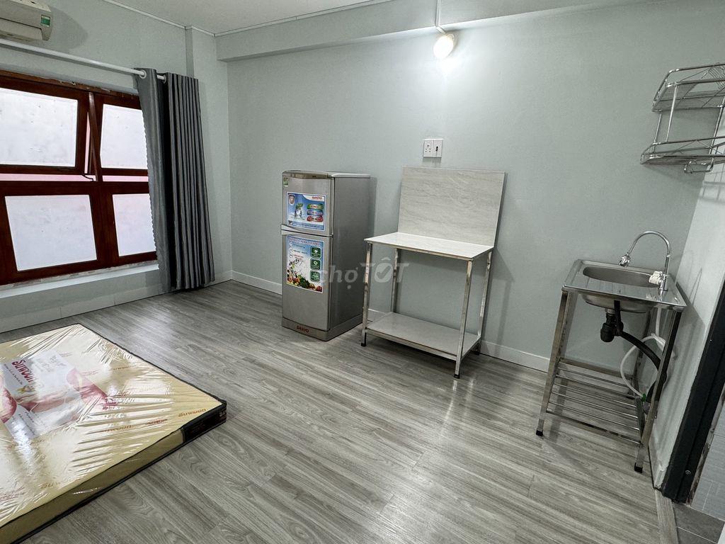 Phòng t.tâm Q1, gần công viên Lê Văn Tám, full nội thất, ngay lầu 1