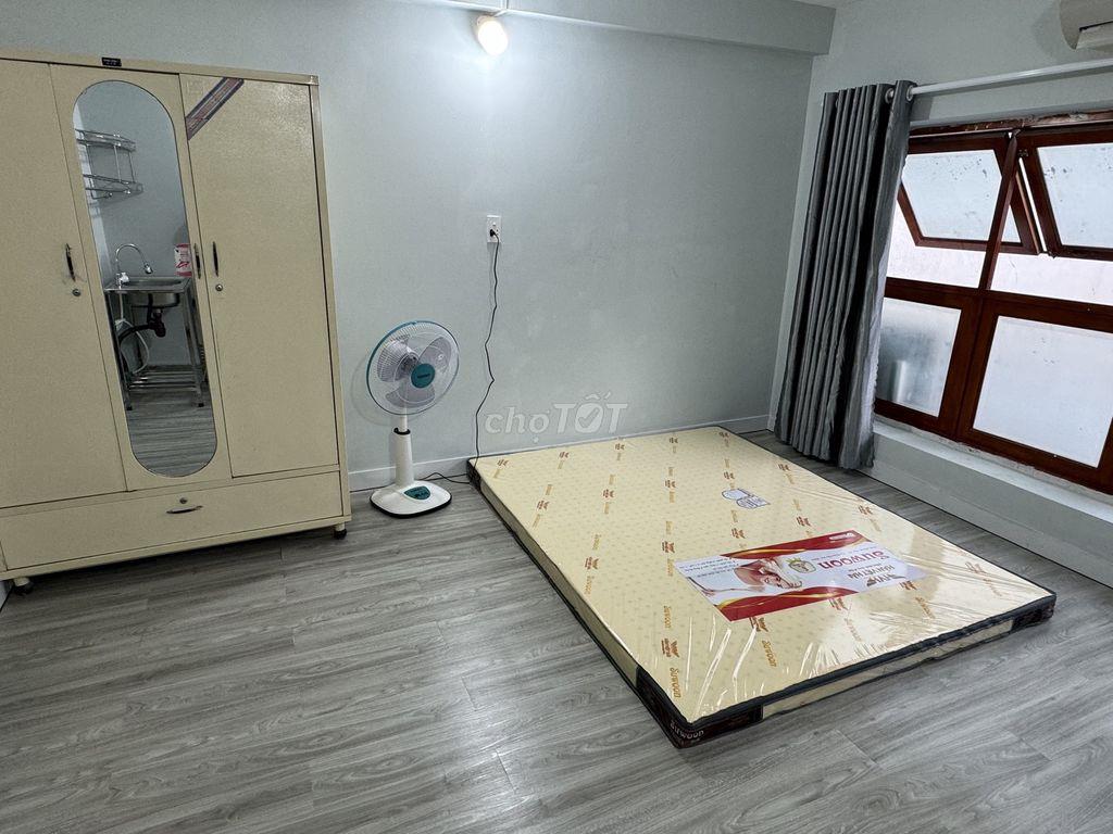 Phòng t.tâm Q1, gần công viên Lê Văn Tám, full nội thất, ngay lầu 1