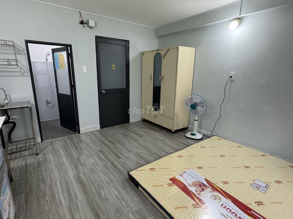 Phòng t.tâm Q1, gần công viên Lê Văn Tám, full nội thất, ngay lầu 1