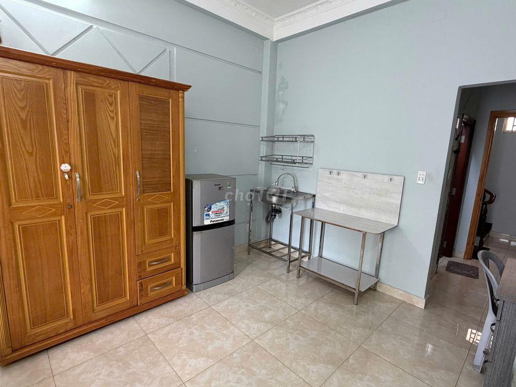 Phòng Nơ Trang Long (ngay cầu BĂNG KY), rộng, ban công lớn, full nthất
