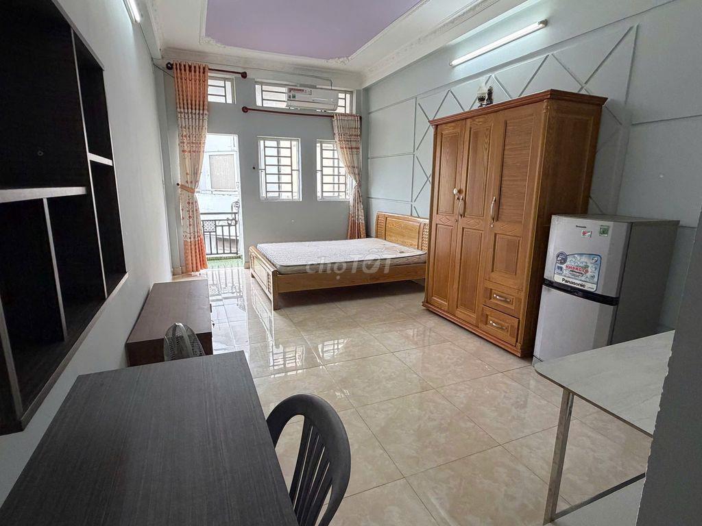 Phòng Nơ Trang Long (ngay cầu BĂNG KY), rộng, ban công lớn, full nthất