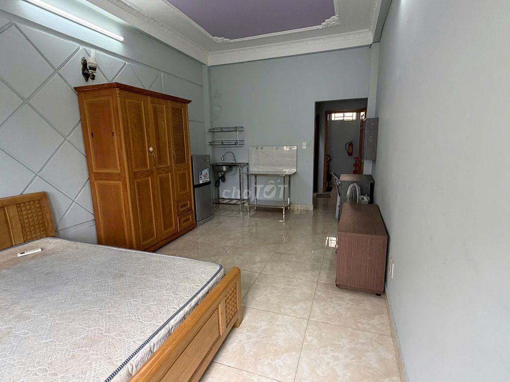 Phòng Nơ Trang Long (ngay cầu BĂNG KY), rộng, ban công lớn, full nthất