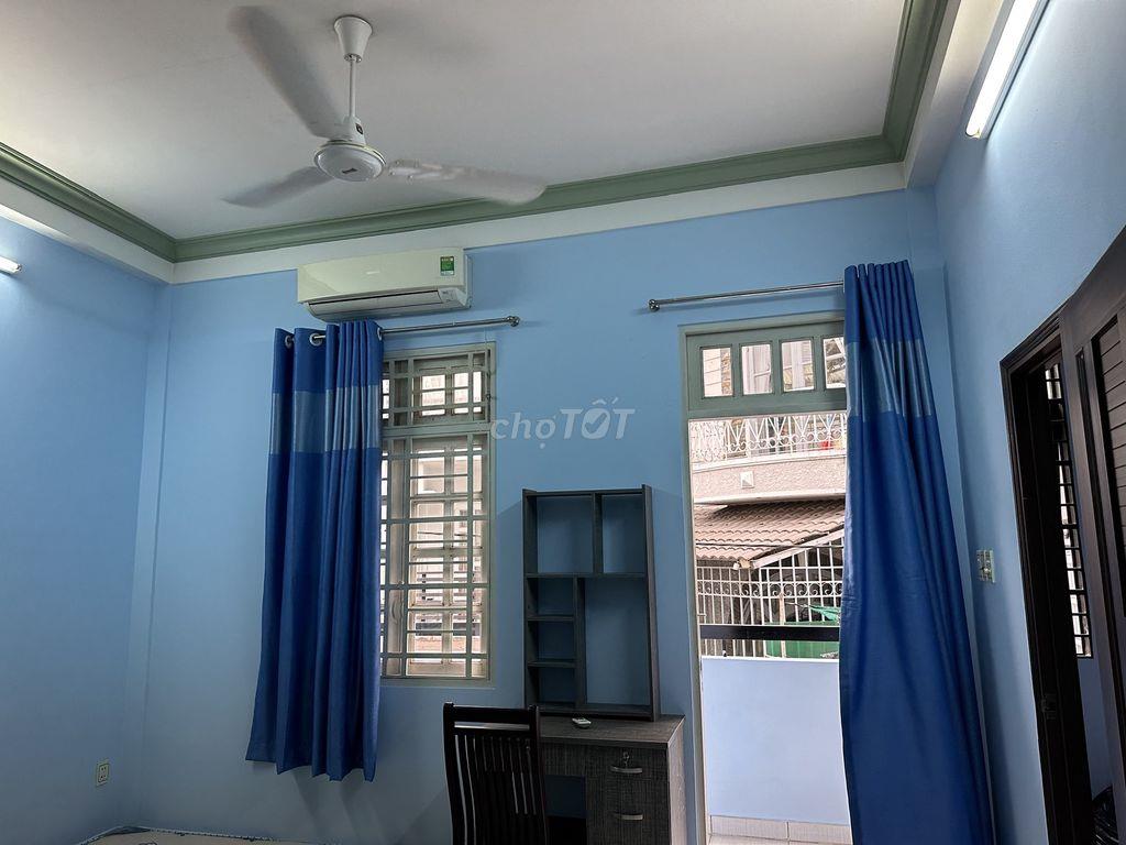Phòng NGUYÊN HỒNG, lầu 1, có ban công, full nội thất